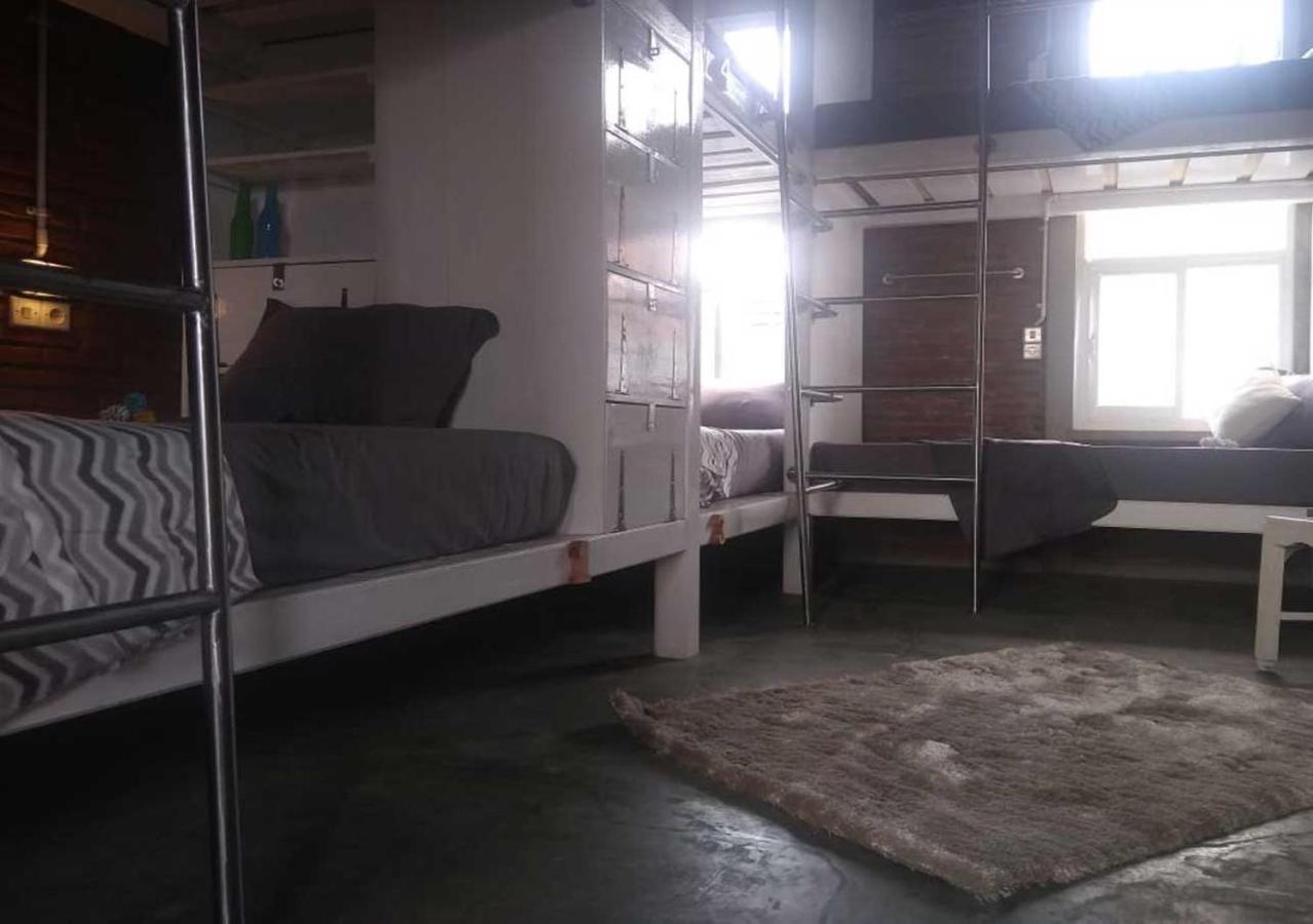 Shelter Hostel Malang Buitenkant foto